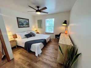 2 bedrooms, desk, iron/ironing board, travel crib - Centrally located Craftsman, 2 blocks from Good Food Store.   (Missoula)