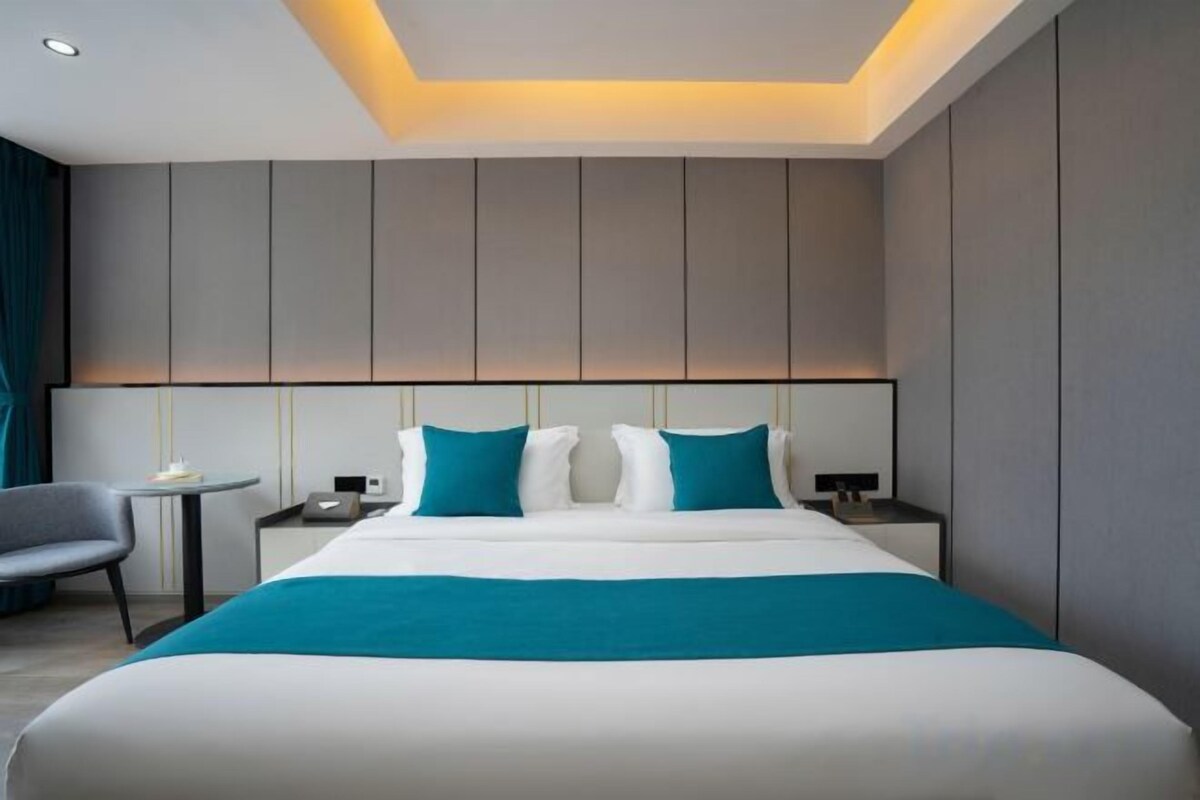 Down comforters, minibar, desk, blackout drapes