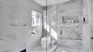 Suihku, hiustenkuivaaja