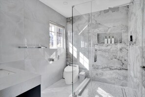 Douche, séchoir à cheveux