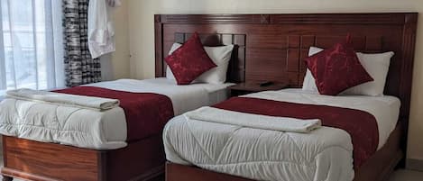 Standaard Twin kamer, uitzicht op de stad | Een bureau, gratis wifi