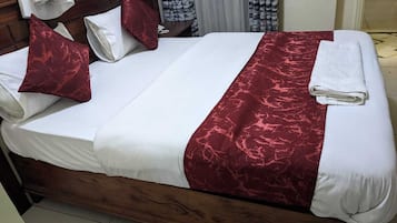 Standard-Doppelzimmer, Stadtblick | Schreibtisch, kostenloses WLAN
