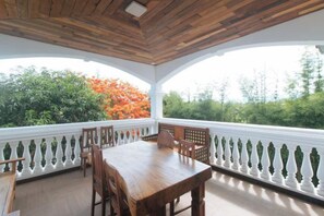 Outdoor dining - RedDoorz @ Casa Rafaelle Transient Ilocos Sur (San Vicente)