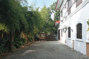 Property grounds - RedDoorz @ Casa Rafaelle Transient Ilocos Sur (San Vicente)