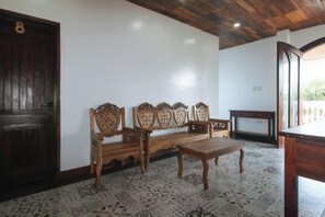 Interior - RedDoorz @ Casa Rafaelle Transient Ilocos Sur (San Vicente)