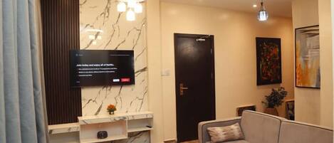 Royal Apartment, City View | Living area