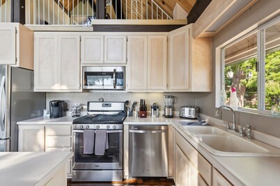 Warm and Cozy Mountain and Lake View Haven by RedAwning