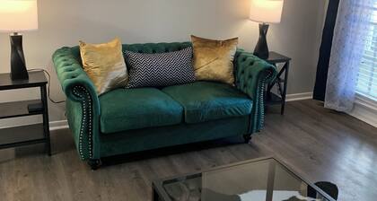 Silva Signature Suite-1st Floor near UAH w/ Pool