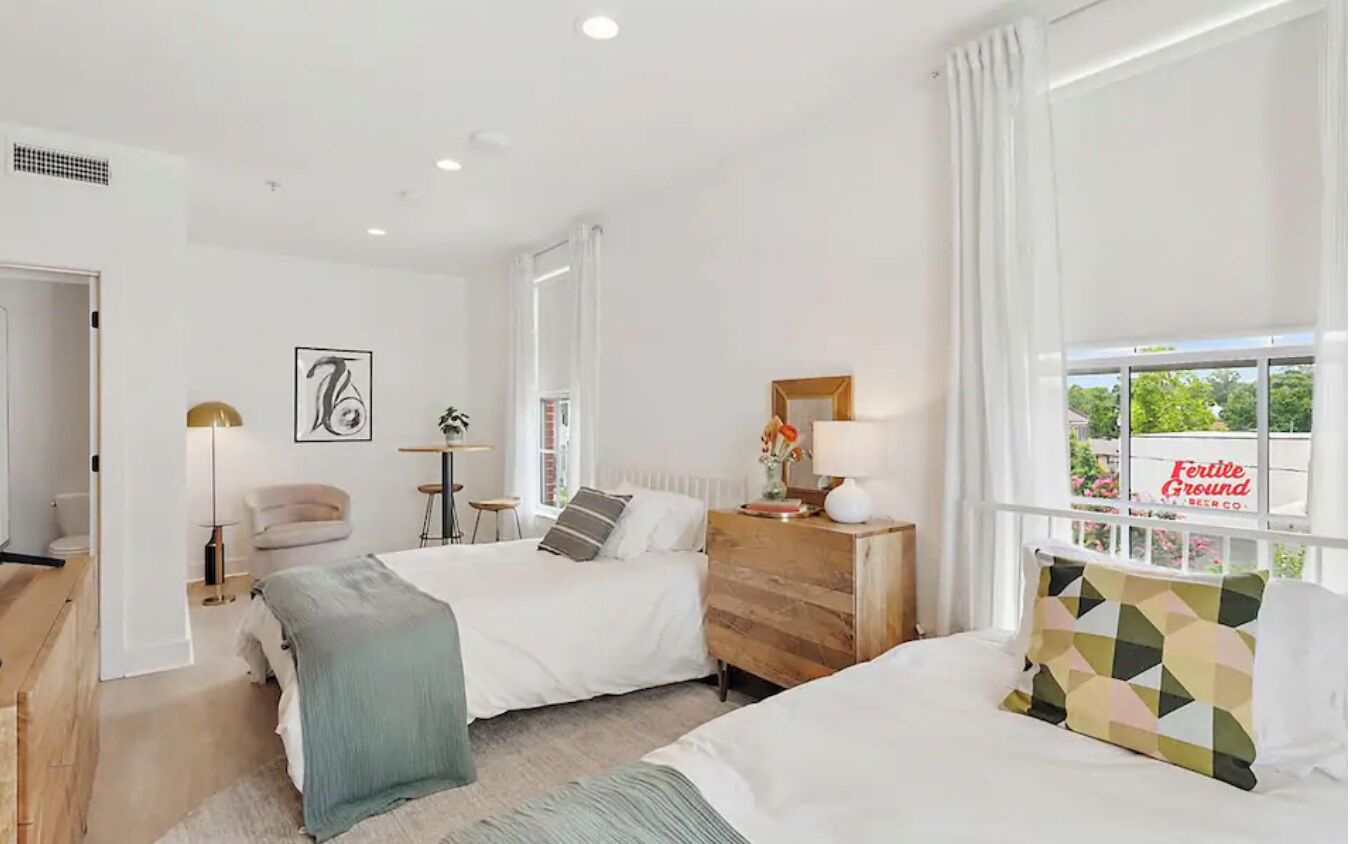 Marie Hull Loft At Belhaven Town Center Room 200
