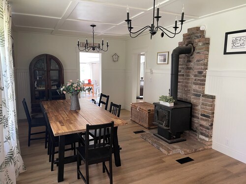 Cozy 4-bedroom cottage in enjoyable Elbe with WiFi on 16 wooded acres 