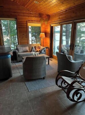 Smart TV, fireplace, DVD player, stereo