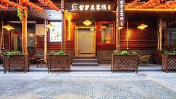 المنشأة من الخارج