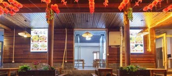 Violet Theme Inn (Zhangjiajie Tianmenshan Cableway Branch)