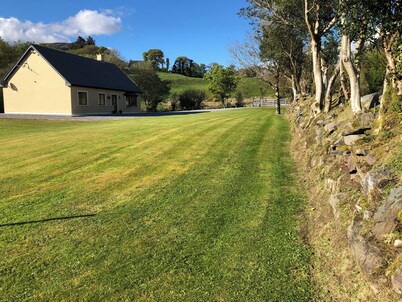 Charming 3-bedroom bungalow in Kenmare with WiFi access