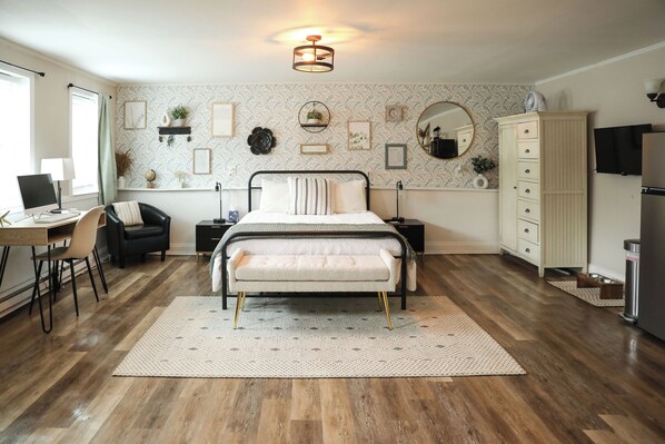 1 bedroom, desk, WiFi, bed sheets