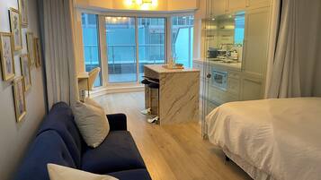 1 bedroom, desk, travel cot, WiFi