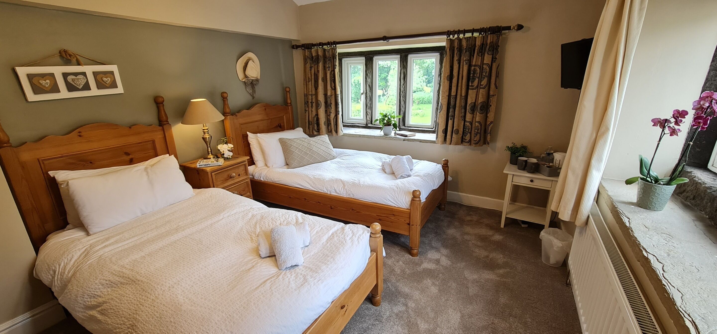 Twin Mullions Bedroom