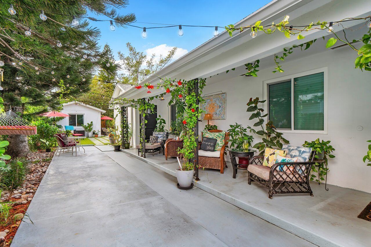Relaxing Tropical Retreat w/ Boat Parking and Walking Distance to ALL!