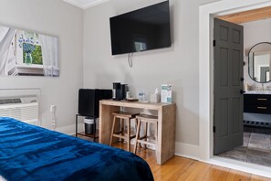 1 habitación, escritorio, tabla de planchar con plancha y wifi gratis