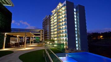 Outdoor pool, a heated pool