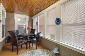 Dining - NEW! Cozy Auburn Home: Deck+Yard
(Auburn)