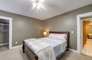 3 bedrooms, iron/ironing board, free WiFi, bed sheets - NEW! Cozy Auburn Home: Deck+Yard
(Auburn)