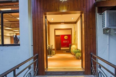 Wuyishan Guanjing Shanfang Hotel
