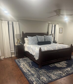 4 bedrooms, iron/ironing board, free WiFi, bed sheets - WESTLAKE MASTERS RENTAL 4-bedroom house in charming Martinez. Tournament ready! (Martinez)