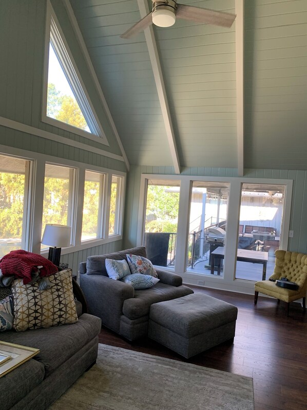 Smart TV, fireplace - WESTLAKE MASTERS RENTAL 4-bedroom house in charming Martinez. Tournament ready! (Martinez)