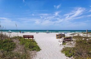 Liegestühle, Strandtücher