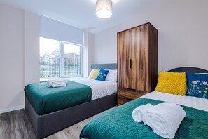 1 bedroom, iron/ironing board, WiFi, bed sheets - 1 Bedroom Flat with Free Parking (Manchester)