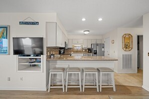 Microwave, oven, stovetop, dishwasher - 4-bedroom condo in brilliant North Myrtle Beach with AC, WiFi (North Myrtle Beach)