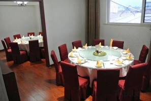 Banquet hall - Wansheng Hotel (Yuanqu)