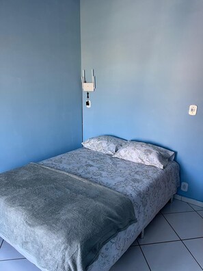 2 habitaciones, tabla de planchar con plancha, wifi y ropa de cama 