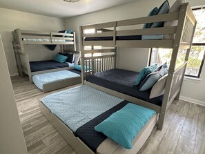 3 quartos, cofres nos quartos, escrivaninha, Wi-Fi de cortesia