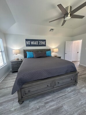 3 chambres, coffres-forts dans les chambres, bureau, Wi-Fi gratuit