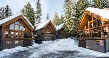 Four Bedroom | Sleeps 7-9 | White Wolf Cabins