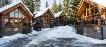 Four Bedroom | Sleeps 7-9 | White Wolf Cabins