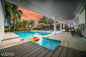 室內泳池、室外泳池