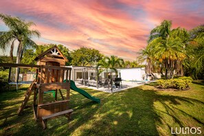 Property grounds - Modern Retreat • GameRoom, Court, BBQ & Playground (Cutler Bay)