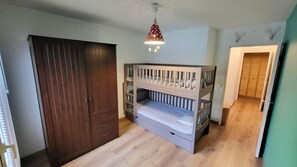3 Schlafzimmer, Bügeleisen/Bügelbrett, WLAN, Bettwäsche