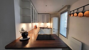 Private kitchen - Charming Apartment in South Paris (Issy-les-Moulineaux)