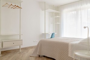 2 slaapkamers, een bureau, een strijkplank/strijkijzer, wifi