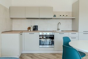 Réfrigérateur, four, plaque de cuisson, lave-vaisselle