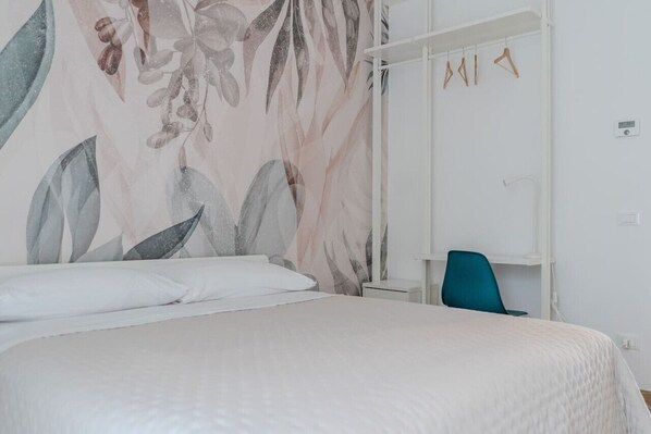 2 slaapkamers, een bureau, een strijkplank/strijkijzer, wifi