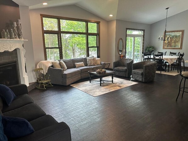 Smart TV, fireplace, computer monitors, printers