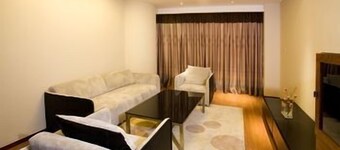 Dongfang Jinzuo Apartment Hotel