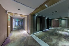 Unclassified image, 5 of 38, button - Tianhai Hotel (Jiujiang The Second Yangtze River Bridge Harbor) (Jiujiang)