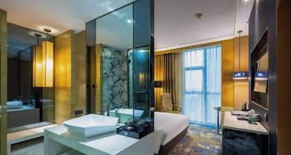 Tianhai Hotel (Jiujiang The Second Yangtze River Bridge Harbor)