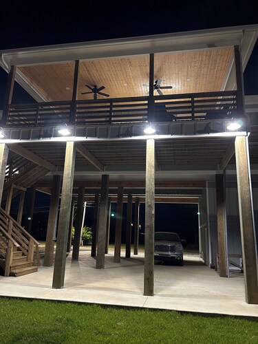 Bream Street retreat. New home in BSL on the water with boat launch. Sleeps 10.